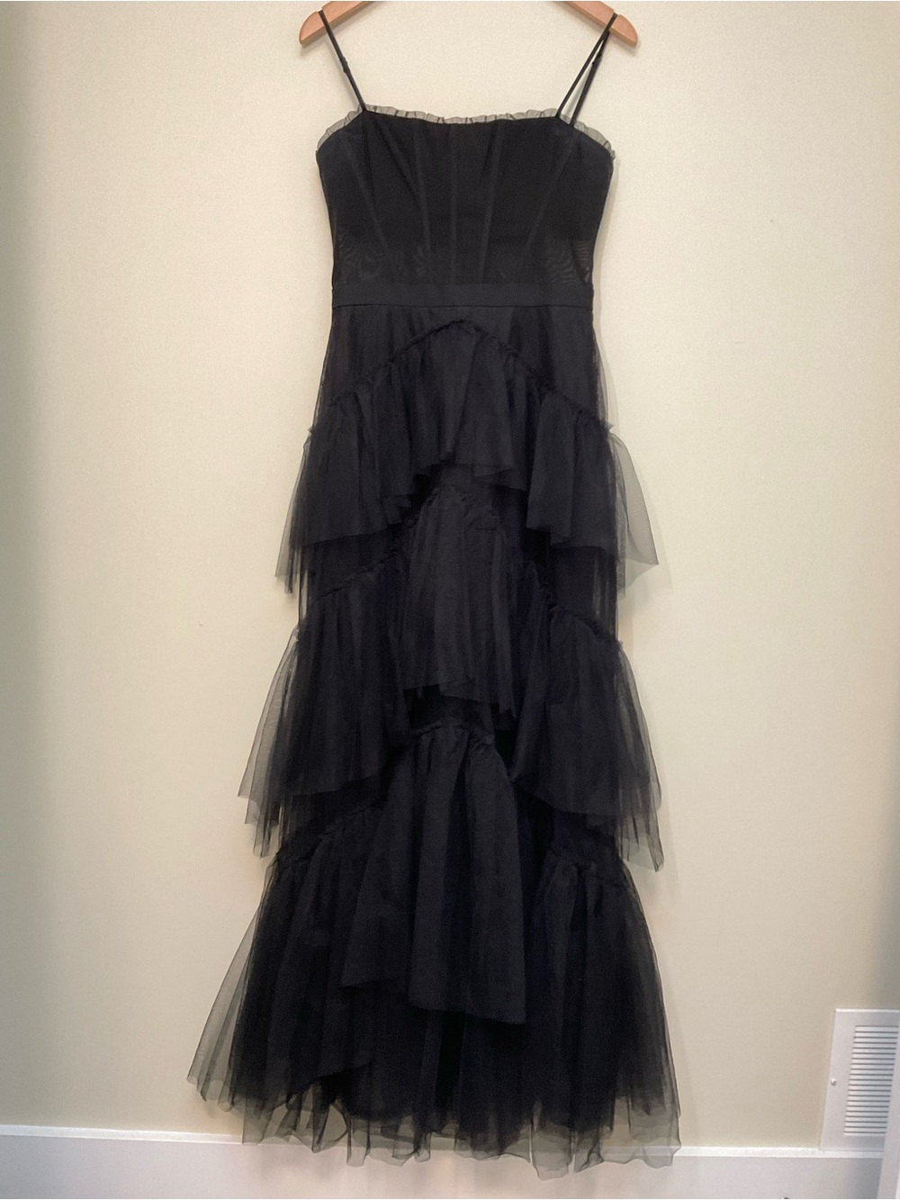 BCBGMaxAzria Black Strapless Tiered Tulle Gown. SZ 8 - Picture 9 of 12